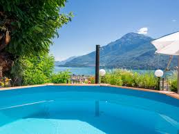 ferienhaus mit pool am see