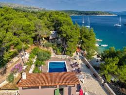 ferienhaus mit pool direkt am meer