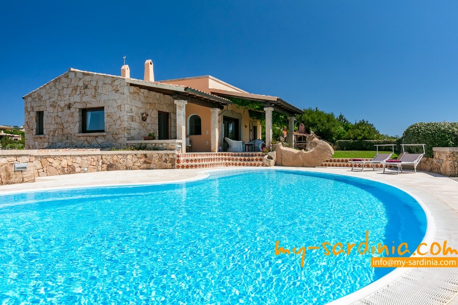 villa am meer mit pool