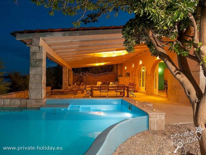 ferienhaus mit privatem pool am meer