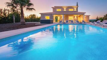 villen mit pool
